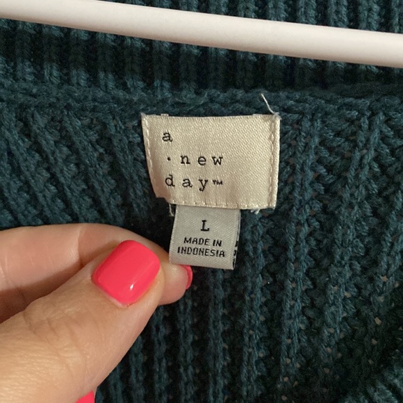 Sweater - Picture 3 of 4